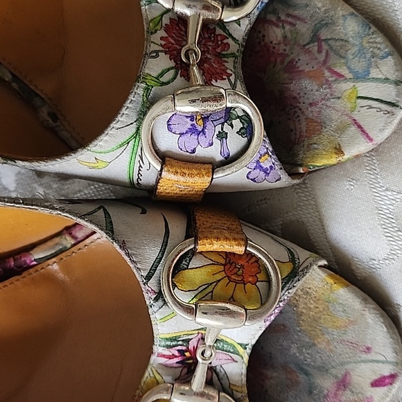 Gucci Peep Toe Floral Print Horse bit High Heels Pumps Size 9-½ - Picture 6 of 9